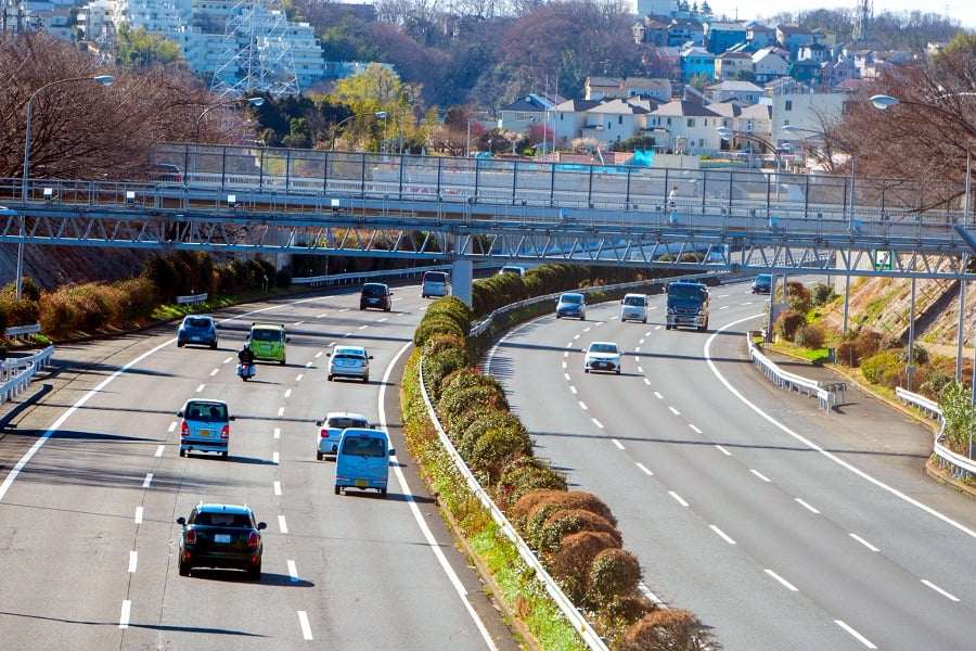 片側3車線道路のイメージ（画像：写真AC）