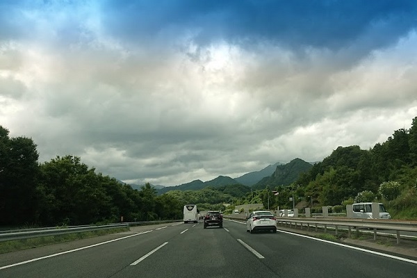片側3車線道路のイメージ