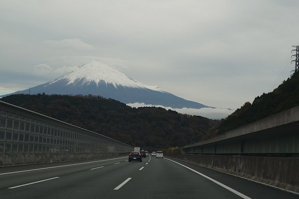 片側3車線道路のイメージ