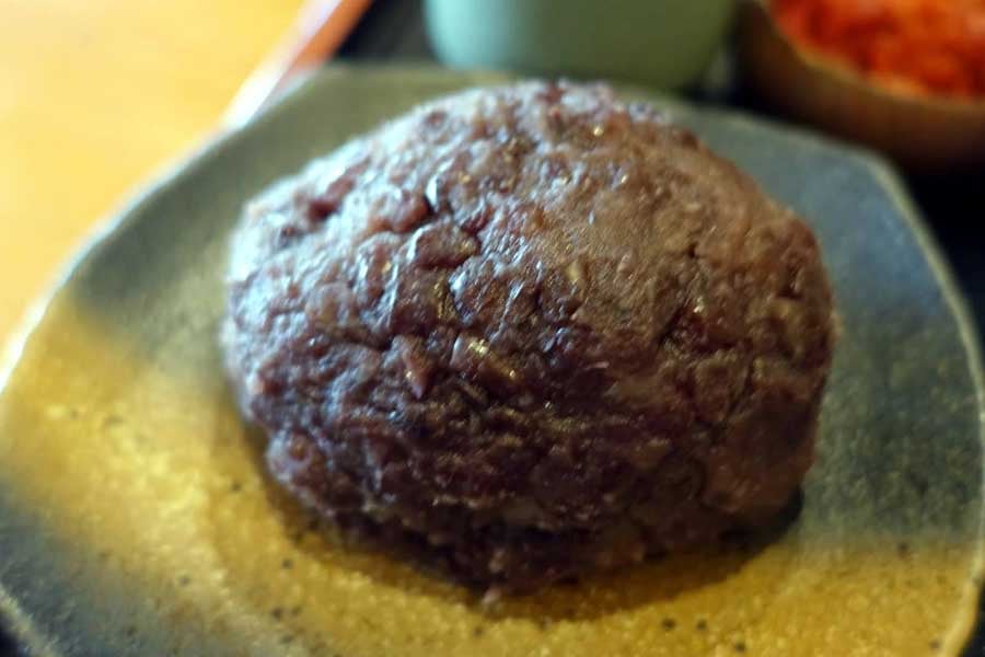 庚申塚停留場のホームに直結した「甘味処いっぷく亭」（画像：下関マグロ）