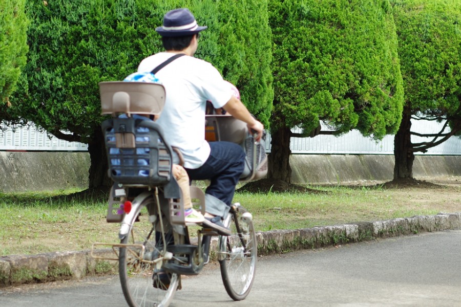 自転車利用時のヘルメットが努力義務に（画像：写真AC）