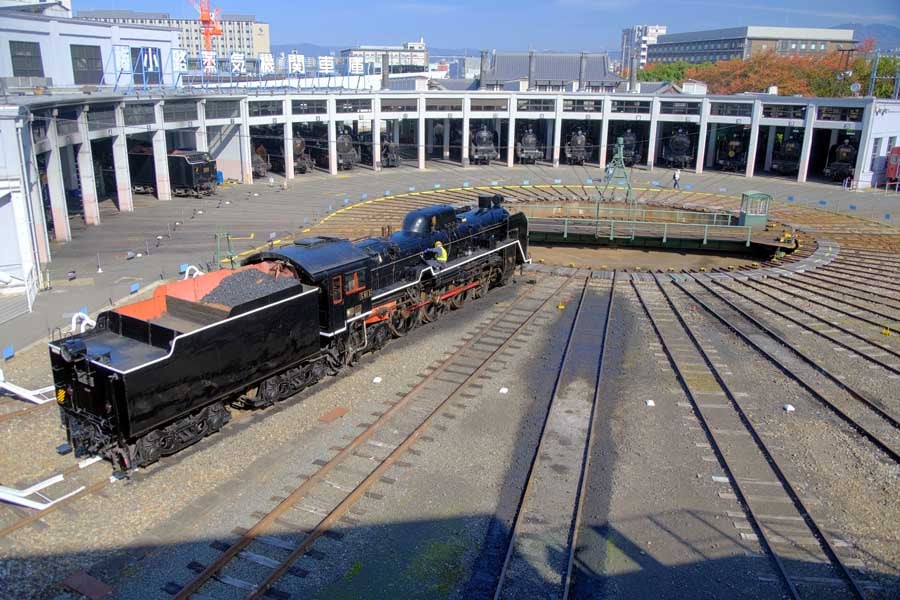 京都府京都市にある京都鉄道博物館(画像:写真AC)