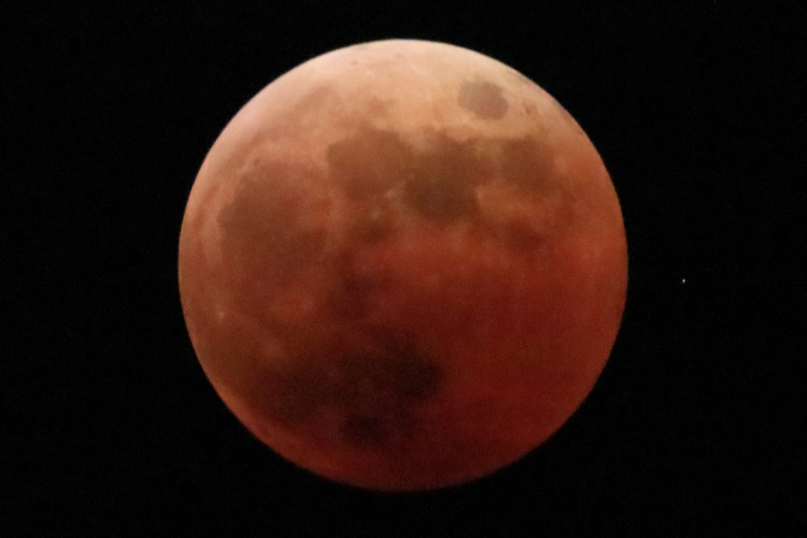 2022年11月8日の皆既月食（画像：写真AC）
