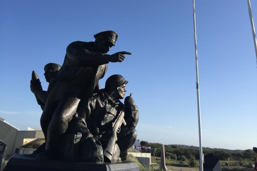 ノルマンディー上陸作戦の銅像（画像：写真AC）