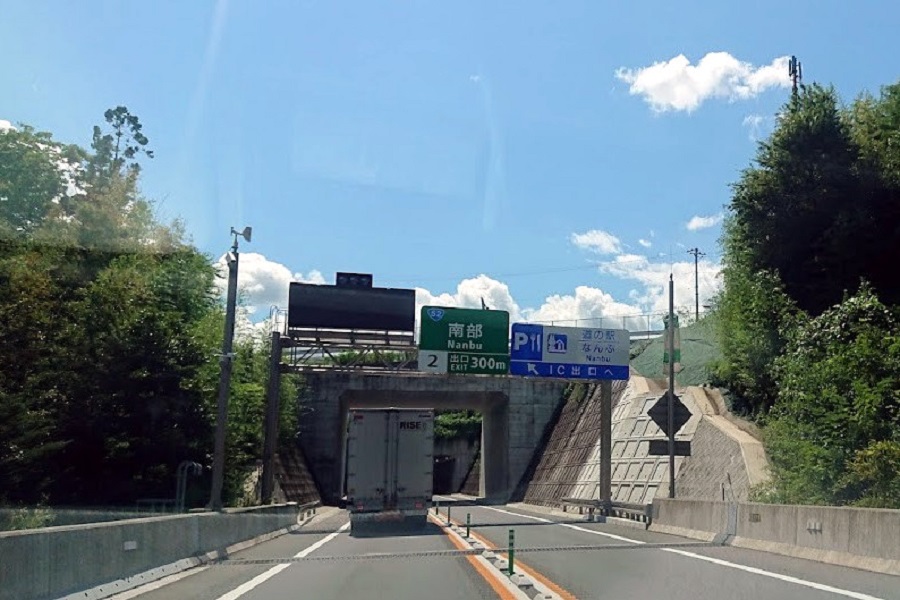 無料区間の高速道路を走行する際気をつけたいこととは？（画像：都野塚也）