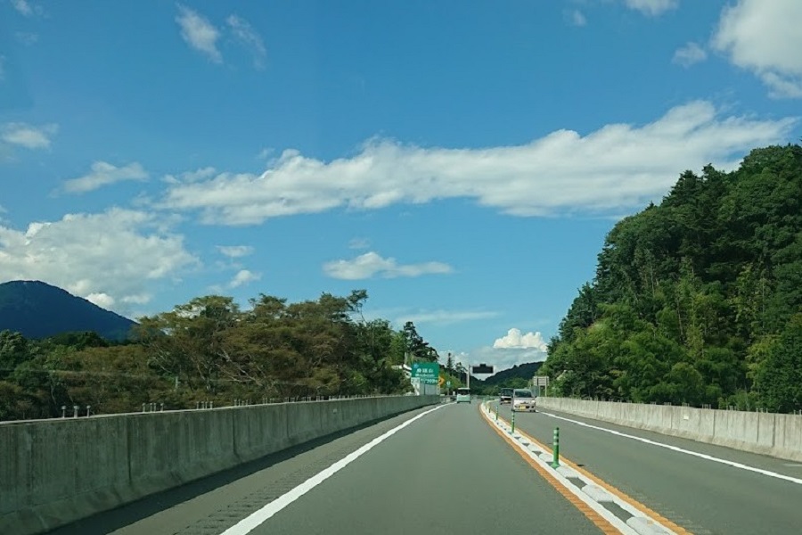 無料区間の高速道路を走行する際気をつけたいこととは？（画像：都野塚也）