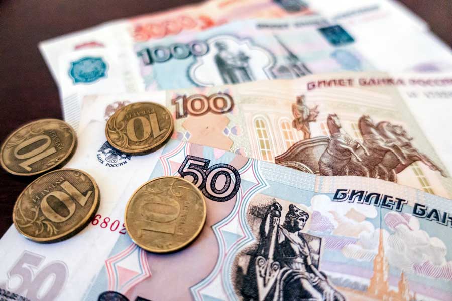 ルーブル紙幣と硬貨（画像：写真AC）