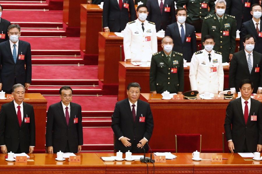 中国共産党大会の閉幕式に出席した習近平国家主席（前列中央）。2022年10月22日撮影（画像：EPA＝時事）