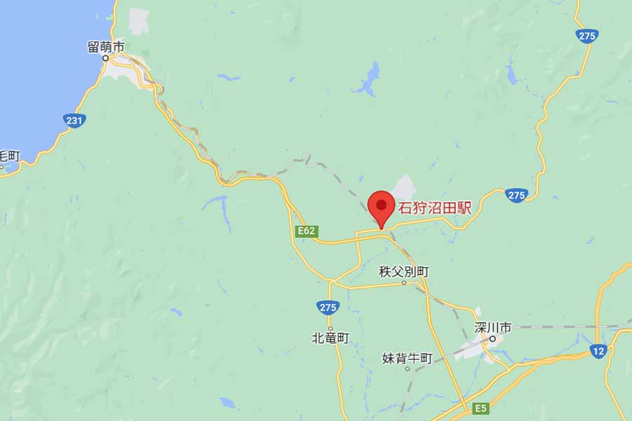 留萌駅、石狩沼田駅、深川駅の位置関係（画像：(C)Google）