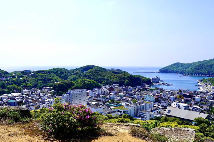 対馬の街並み（画像：写真AC）