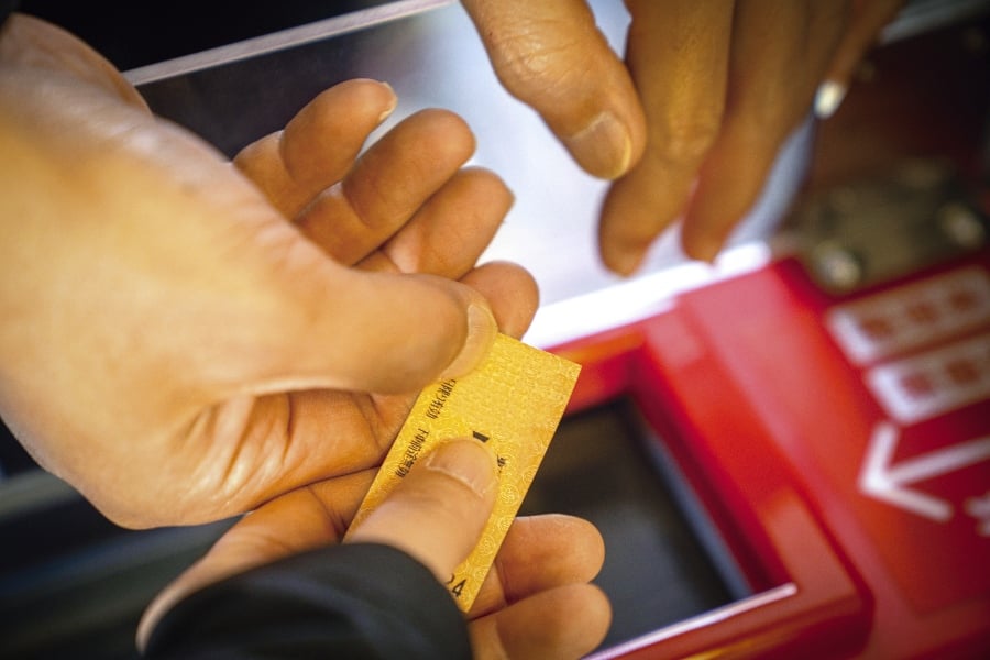 駅改札のイメージ（画像：写真AC）