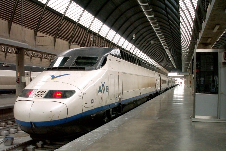 ヨーロッパの高速列車（画像：写真AC）