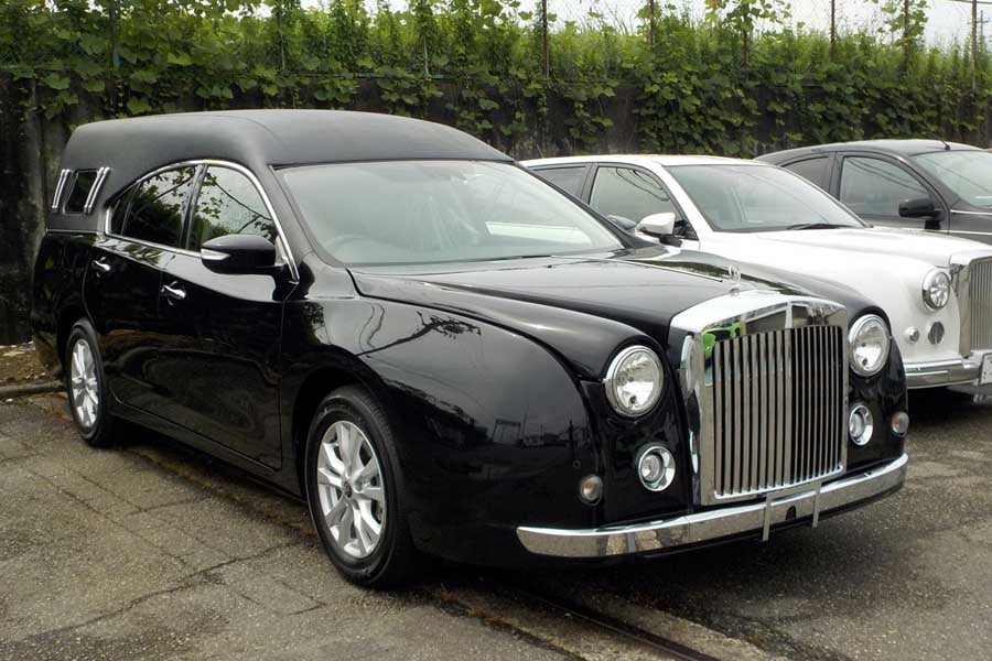 光岡自動車の霊柩車（画像：光岡自動車）