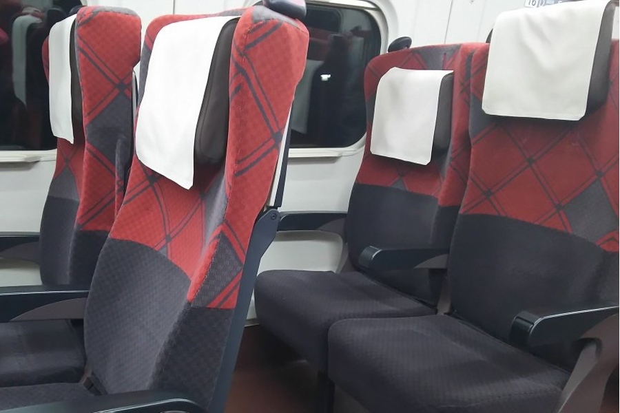 新幹線の座席（画像：写真AC）