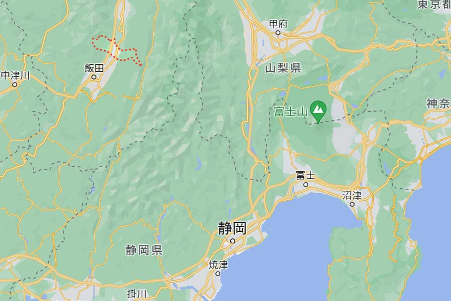 赤い点線内が長野県松川町(画像:(C)Google)