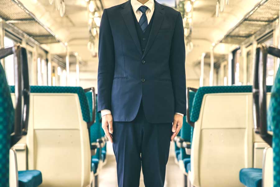 電車内の迷惑行為、「関東」「関西」で大きく異なるワケ