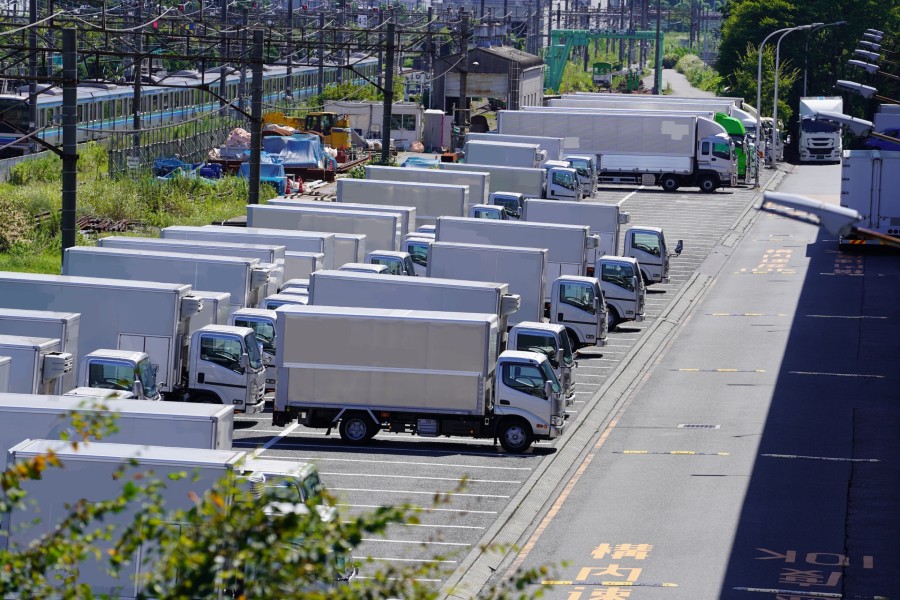 トラックのイメージ（画像：写真AC）
