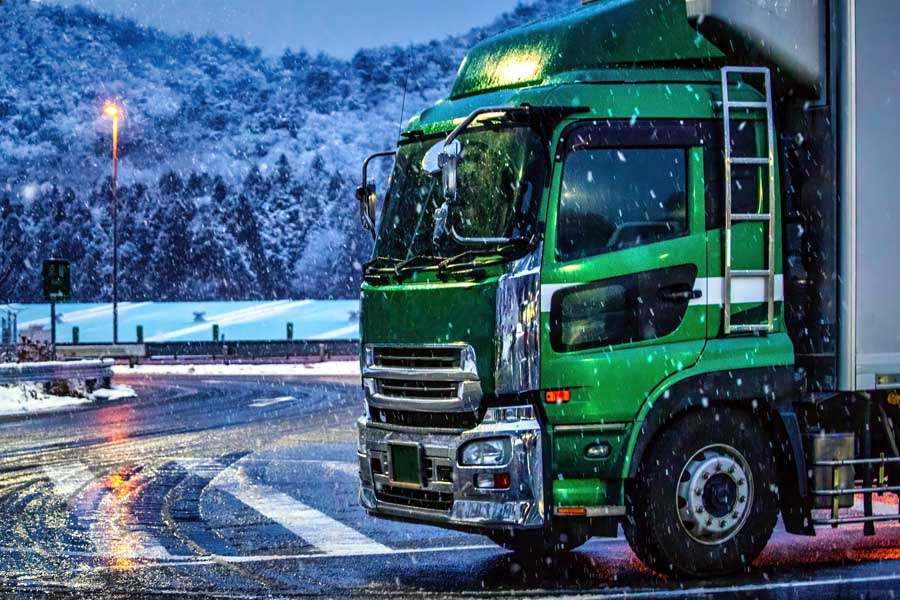 物流トラック（画像：写真AC）