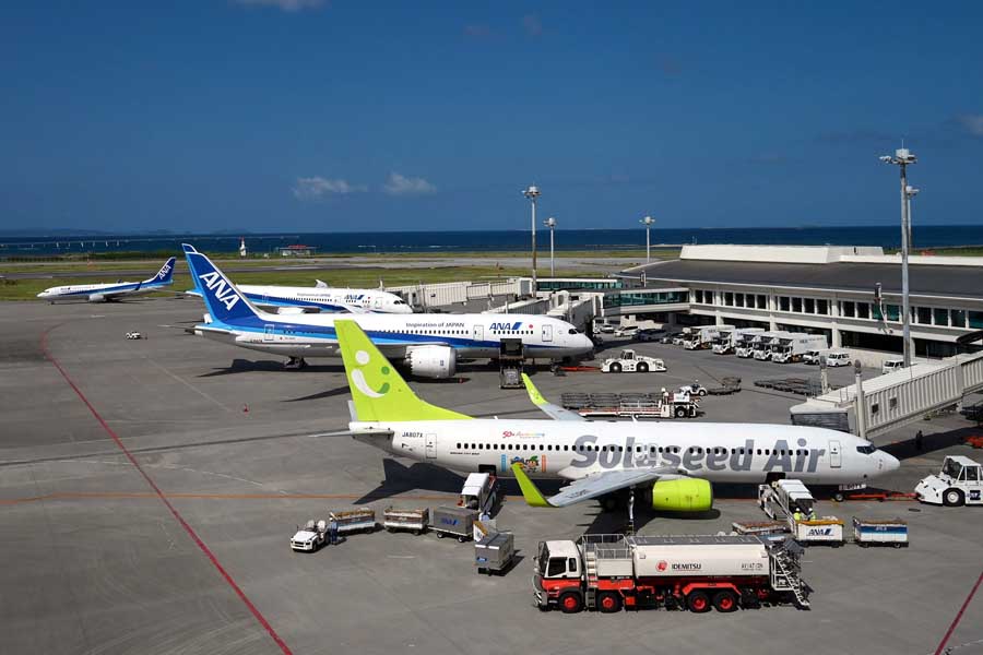 沖縄の離島路線が多く発着する那覇空港（画像：シカマアキ）