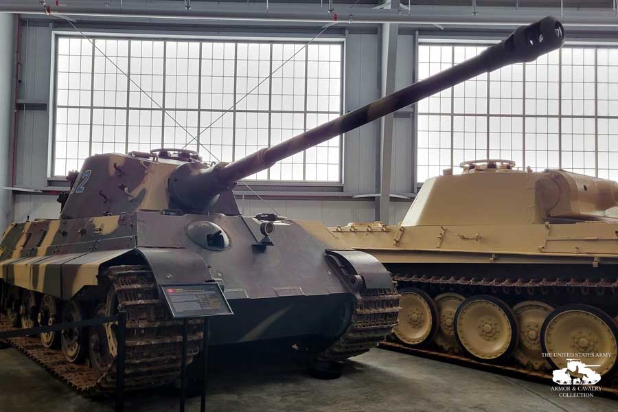 ティーガーII(画像:U.S. Army Armor & Cavalry Collection)