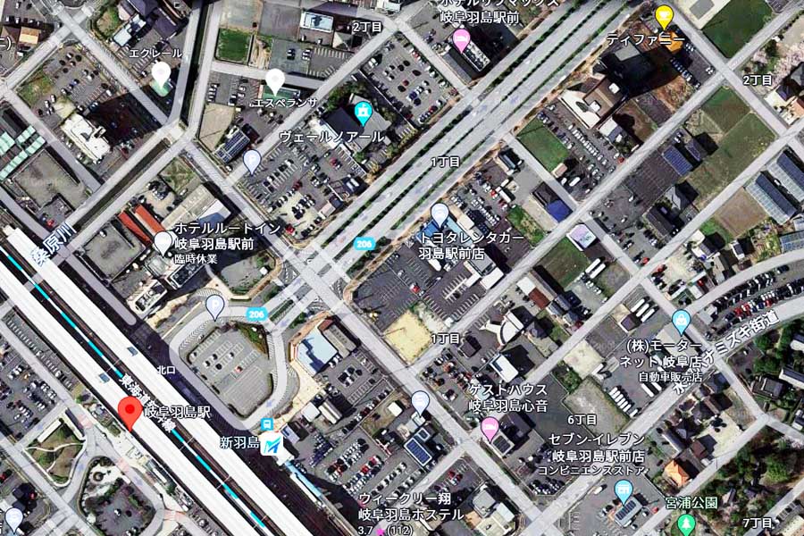 岐阜羽島駅前にある道幅の広い道路（画像：(C)Google）