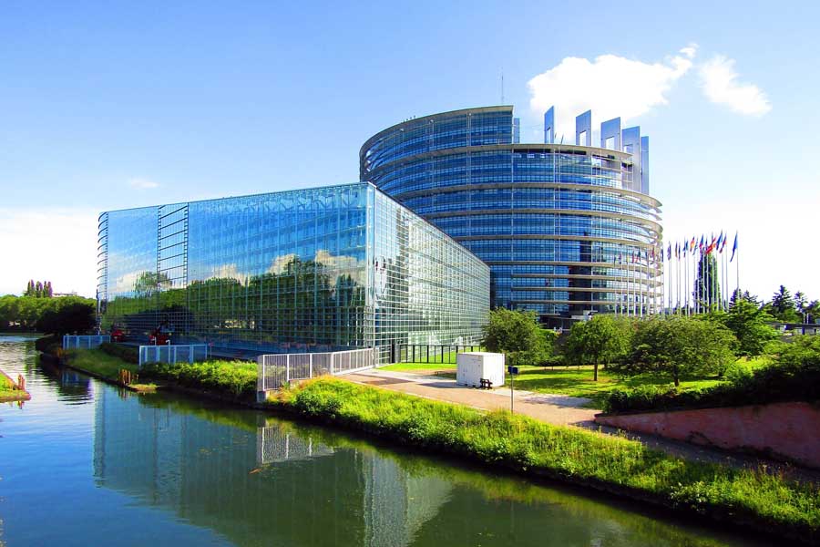 フランス・ストラスブールの欧州議会ビル（画像：pixabay）