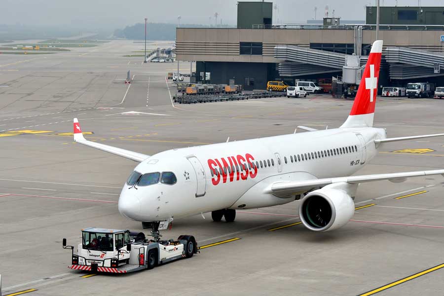 SWISSのA220(画像:シカマアキ)