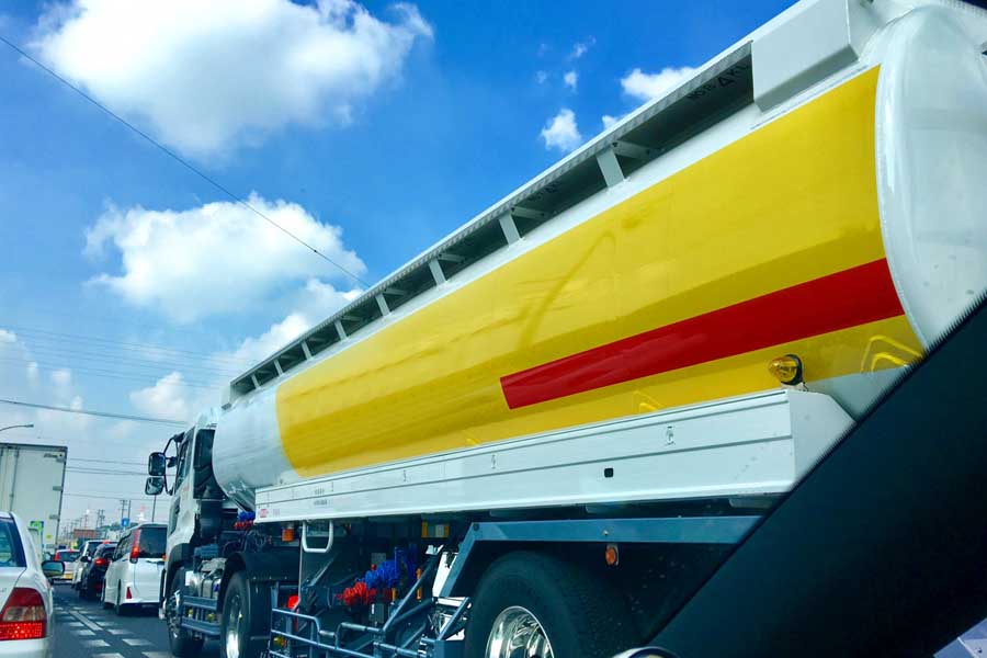 タンクローリー(画像:写真AC)