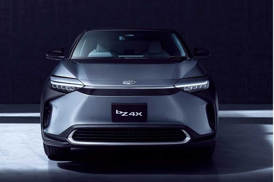 e-TNGAプラットホームを採用するトヨタ「bZ4X」（画像：トヨタ自動車）