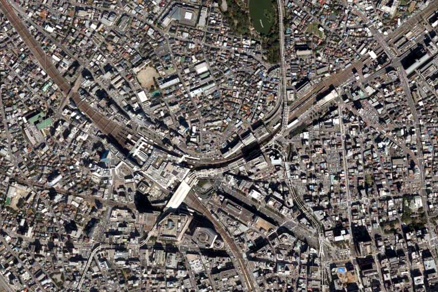 現在の千葉駅周辺の航空写真（画像：国土地理院）