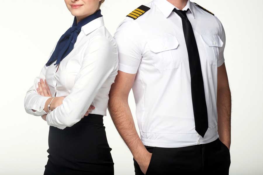 パイロットと客室乗務員のイメージ（画像：写真AC）