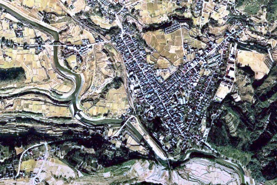 1975年頃の久留里駅周辺の航空写真（画像：国土地理院）