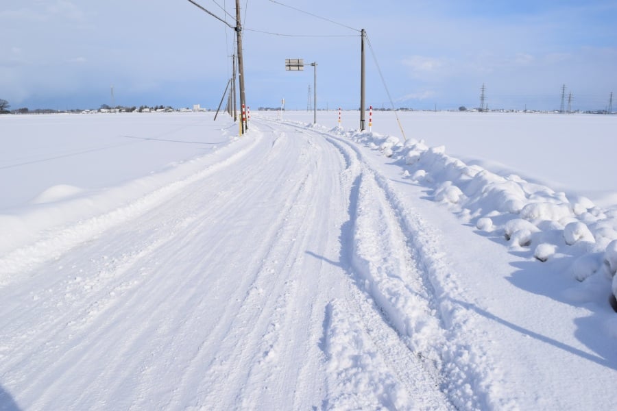 晴れの日の平地であっても注意が必要(画像:写真AC)