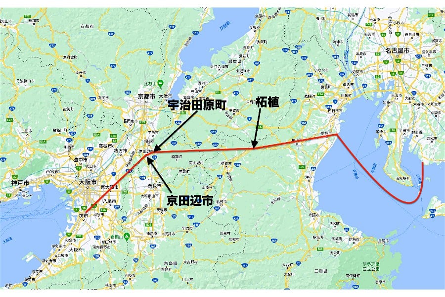 google mapを元に伊賀越えのルートを記した。この地図は『石川忠総留書』に記録された地を線でつないで簡略化して作ったもので、詳細な道は諸説あっていまだわかっていない（画像：小林明）