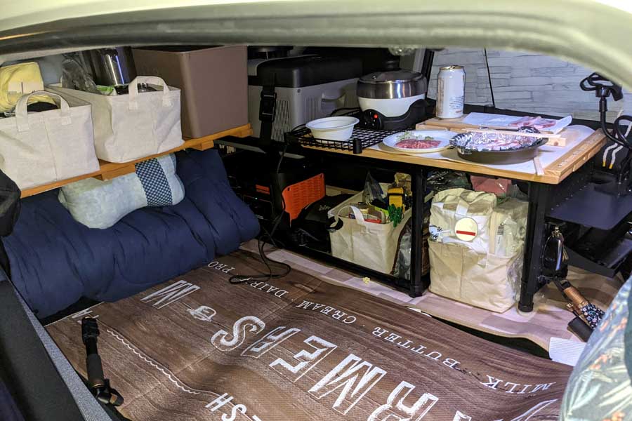 車中泊のイメージ（画像：写真AC）