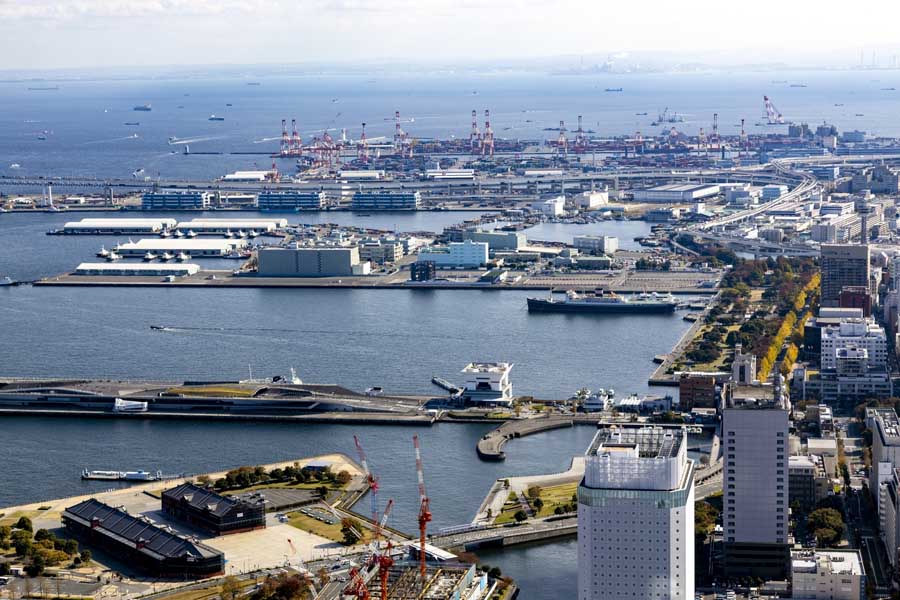 横浜ランドマークタワーからの横浜港の景色（画像：写真AC）