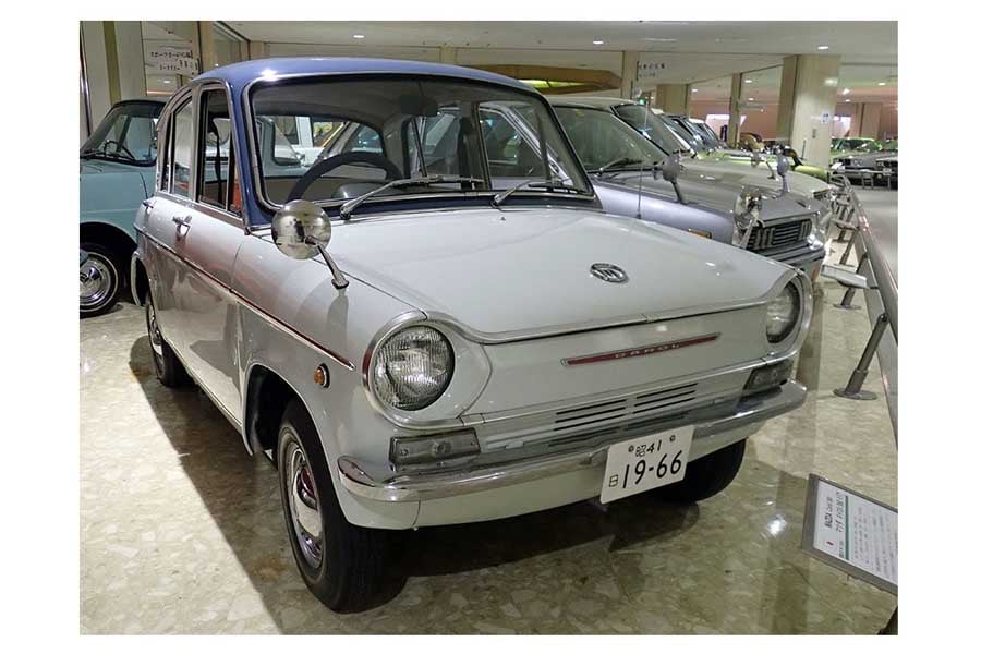 小さなボディにセダンの風格！ 60年代を駆け抜けたマツダ「キャロル