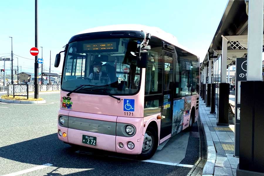 津山市内を循環する津山ごんごバス（画像：高田泰）