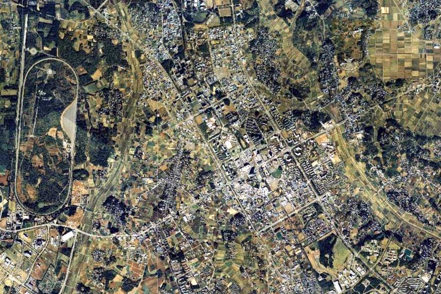 1990年頃のつくば駅周辺の航空写真（画像：国土地理院）