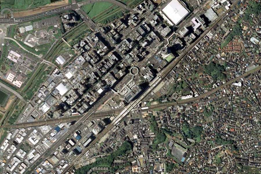 現在の新横浜駅周辺の航空写真（画像：国土地理院）