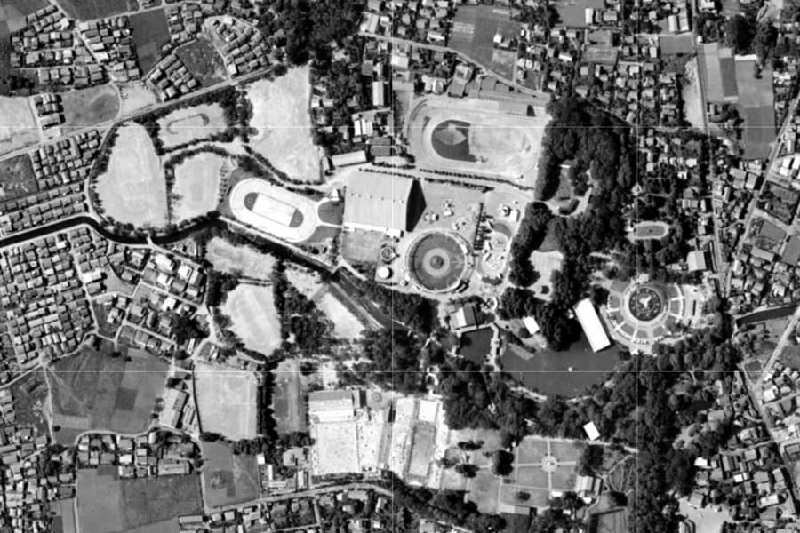 1990年頃の豊島園の航空写真（画像：国土地理院）