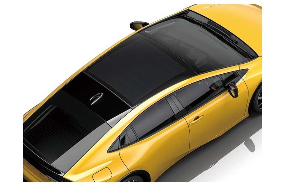 太陽光パネルを設置したプリウス（画像：トヨタ自動車）