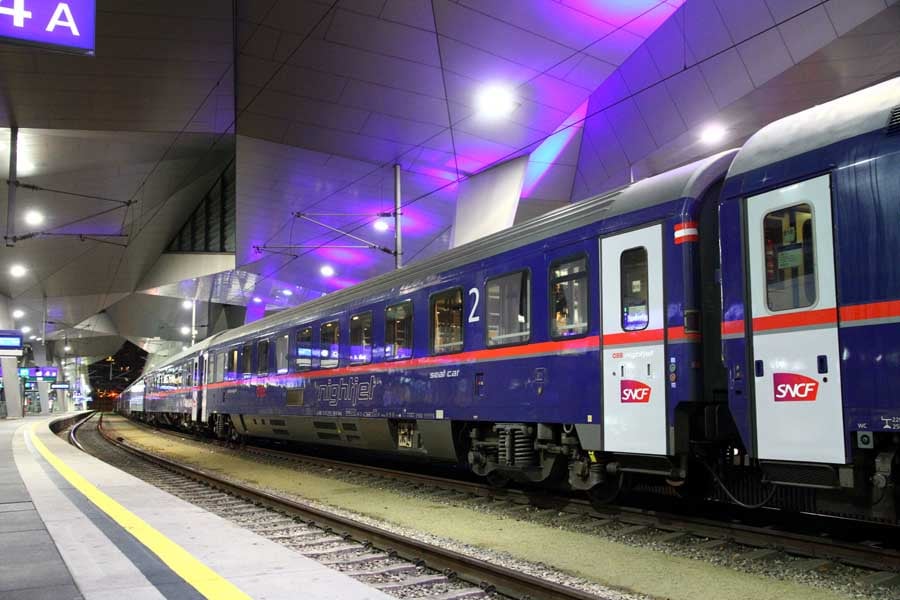 10年以上の空白期間を経て運行再開されたウィーン～パリ間の夜行列車ナイトジェット（画像：橋爪智之）
