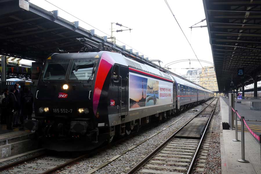 パリに到着したウィーンからの夜行列車ナイトジェット（画像：橋爪智之）