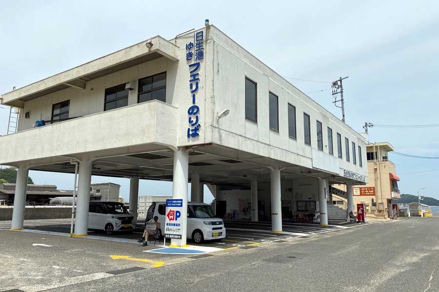 閑散とした瀬戸内観光汽船の大部港フェリーターミナル(画像:高田泰)