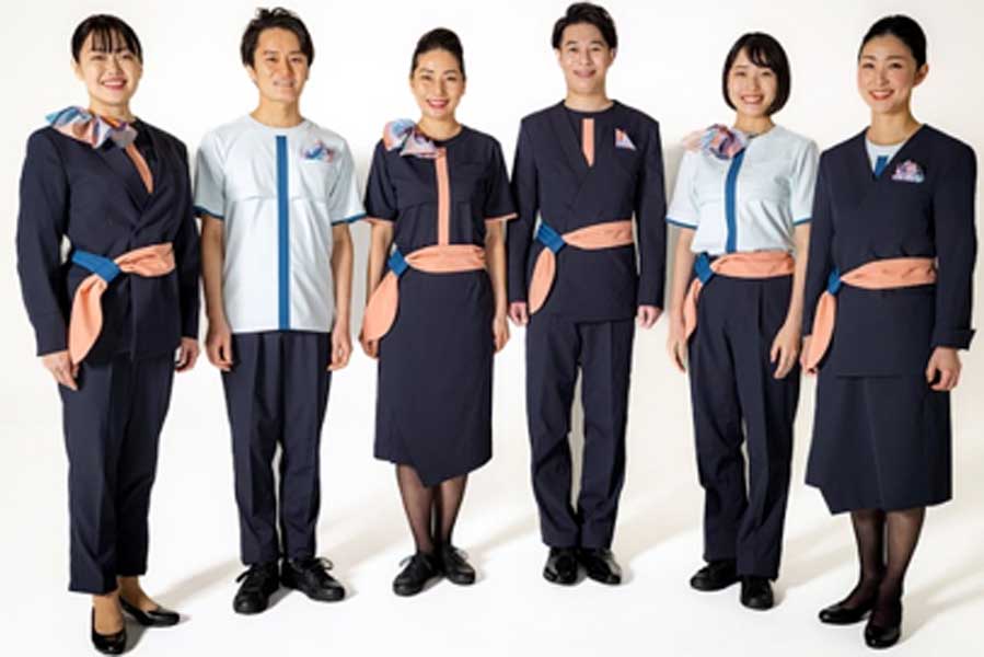 ANAの国際線新ブランド「エアージャパン」ではスニーカーが選択肢のひとつになった（画像：エアージャパン）