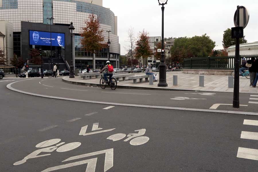 パリの自転車レーン（画像：森口将之）
