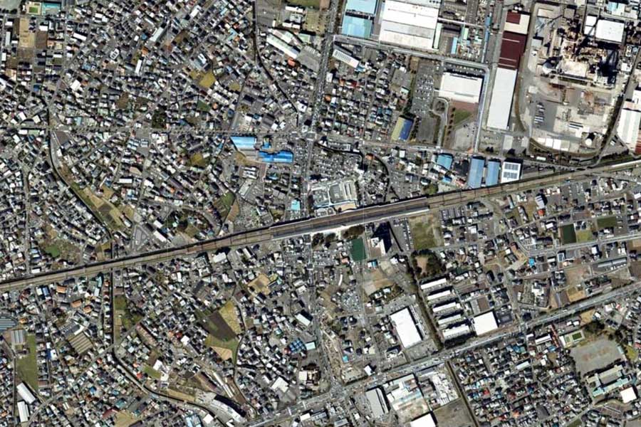 現在の新富士駅周辺の航空写真（画像：国土地理院）