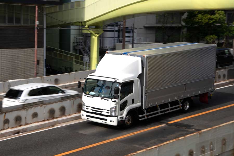 物流トラック（画像：写真AC）