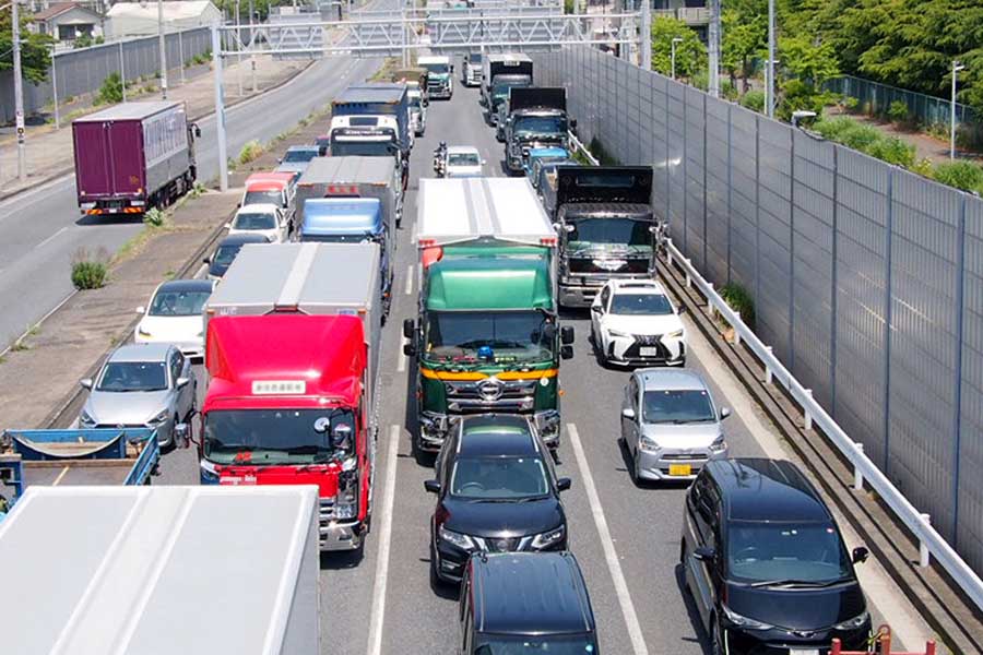 物流トラック（画像：写真AC）